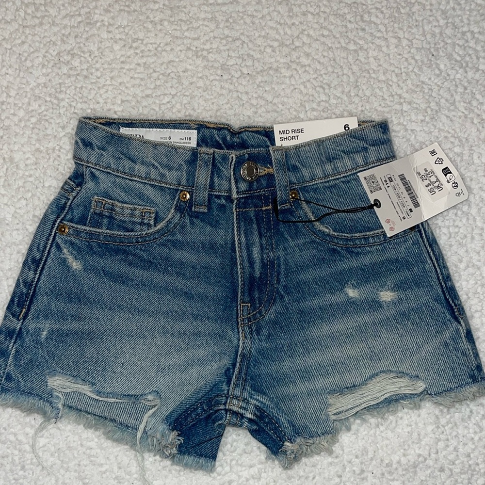 Mid Rise Short Distressed Jean Shorts w/ tags